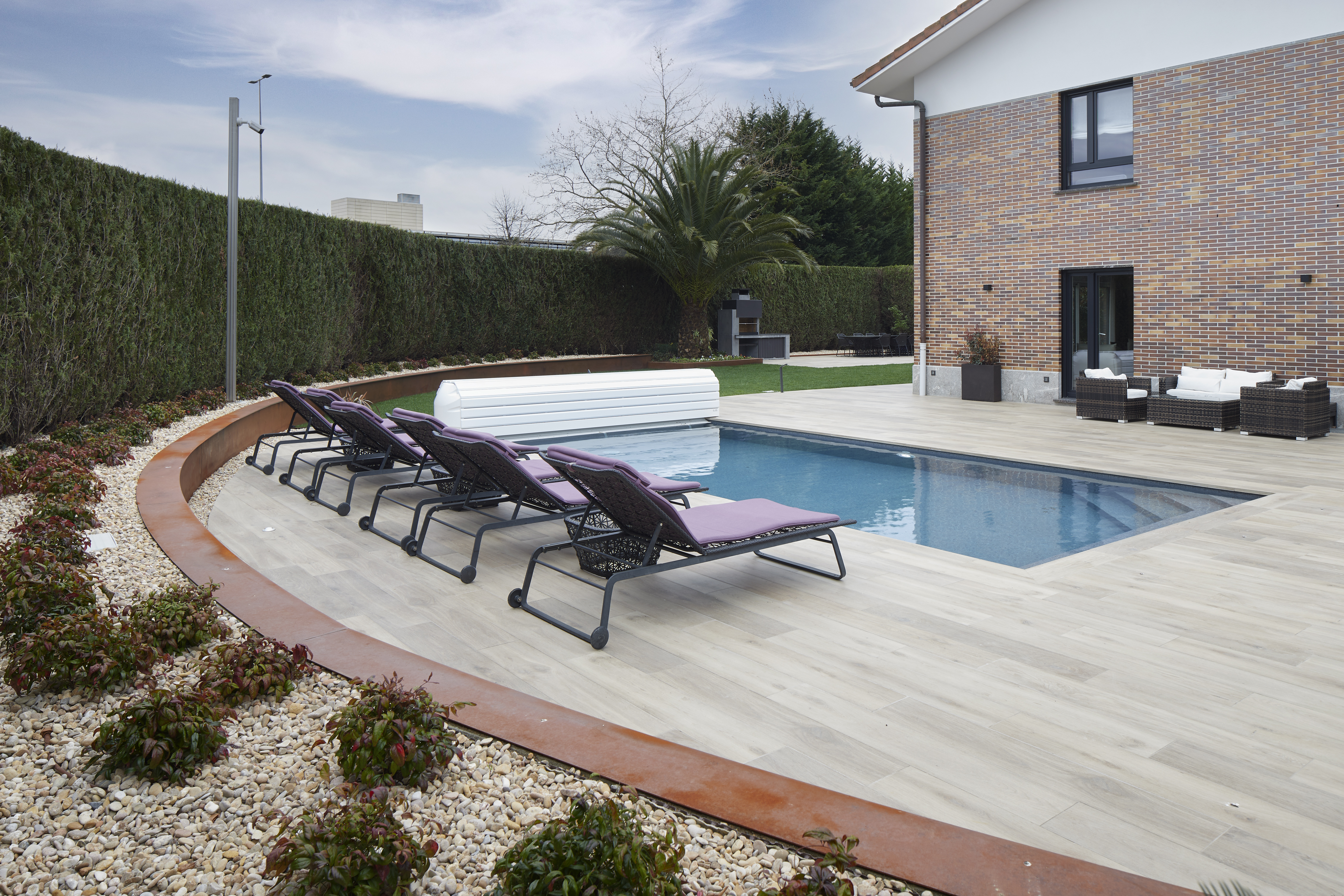 Interiorismo y exteriores de villa en Miramón, Donostia