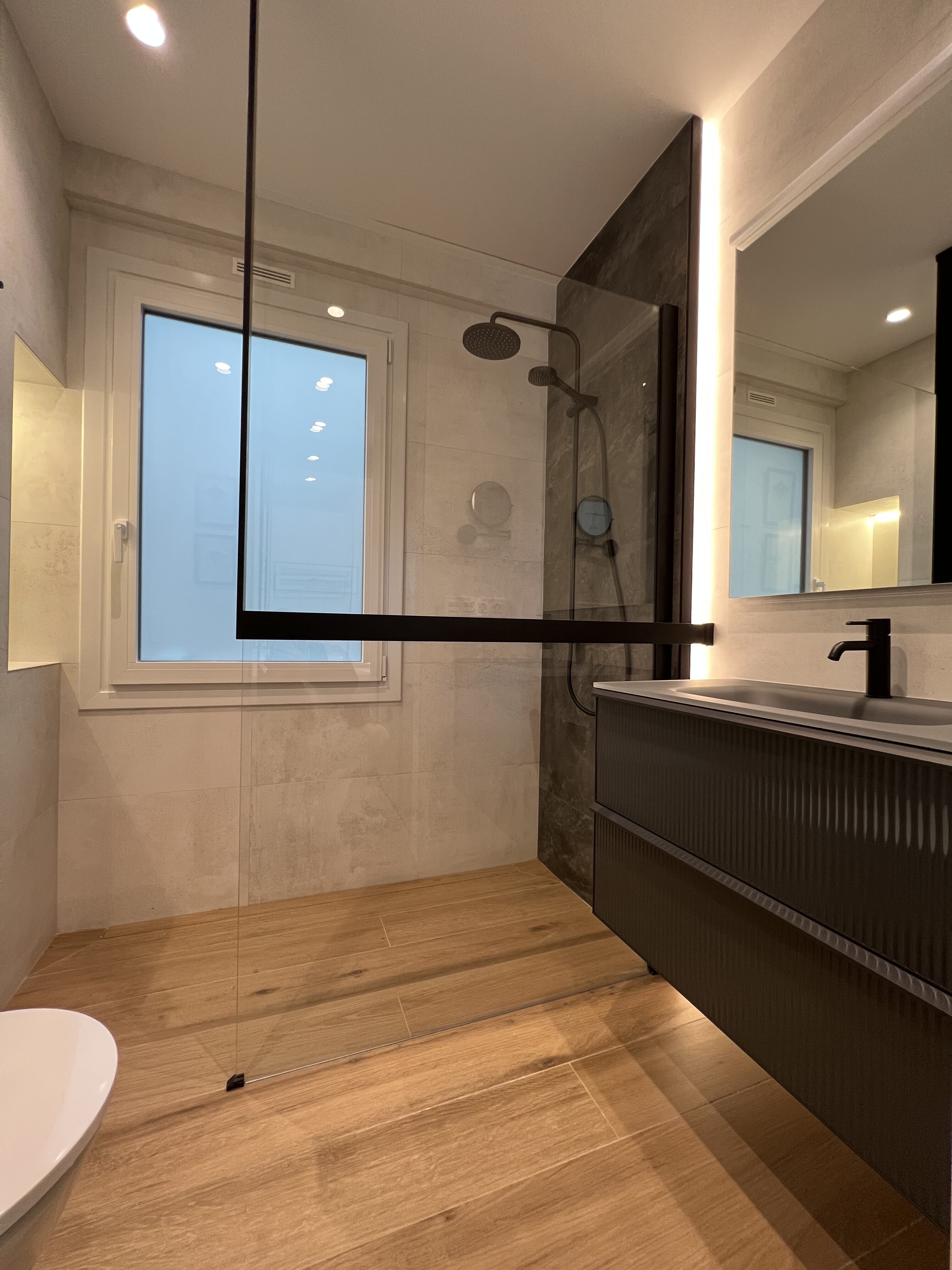 Reforma integral y decoración en vivienda en Gros, Donostia